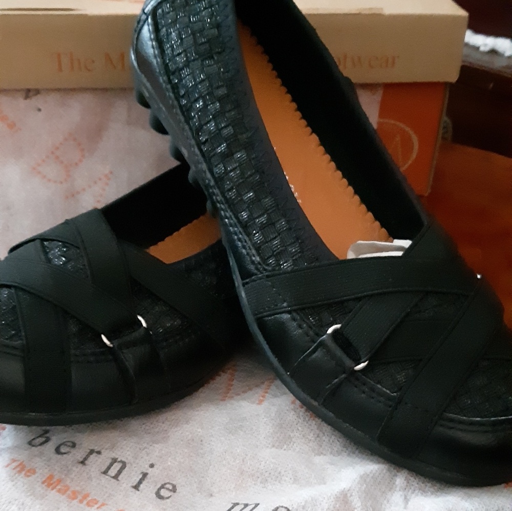 New, Black Metallic Valentina Flat. Size 8